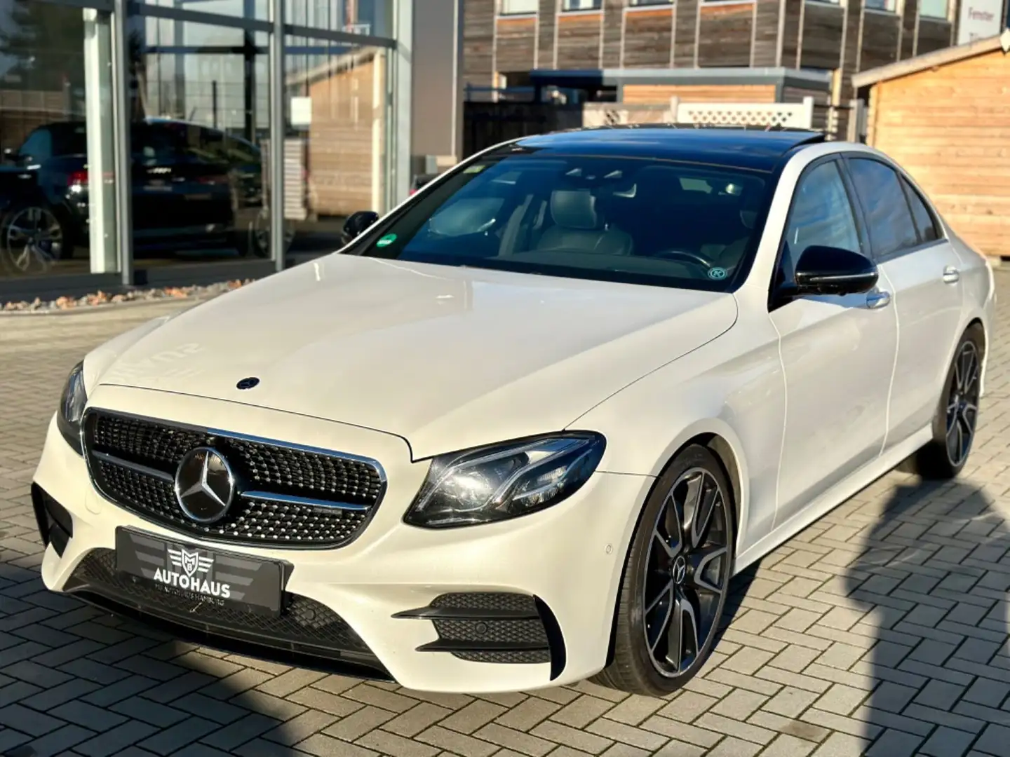 Mercedes-Benz E 43 AMG E -Klasse Lim. E 43 AMG 4-Matic,Pano,VOLL,TOP Weiß - 1