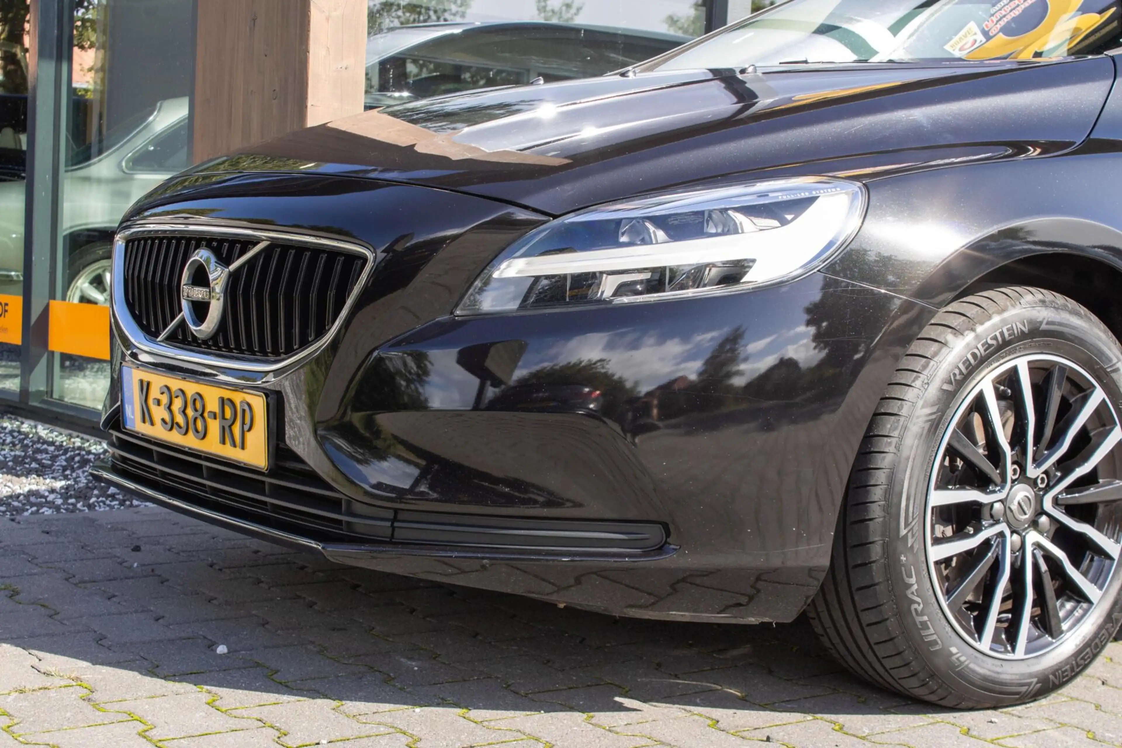 Volvo V40 2.0 T2 Inscription|Parkeersensor achter|Bleutooth| — photo 9