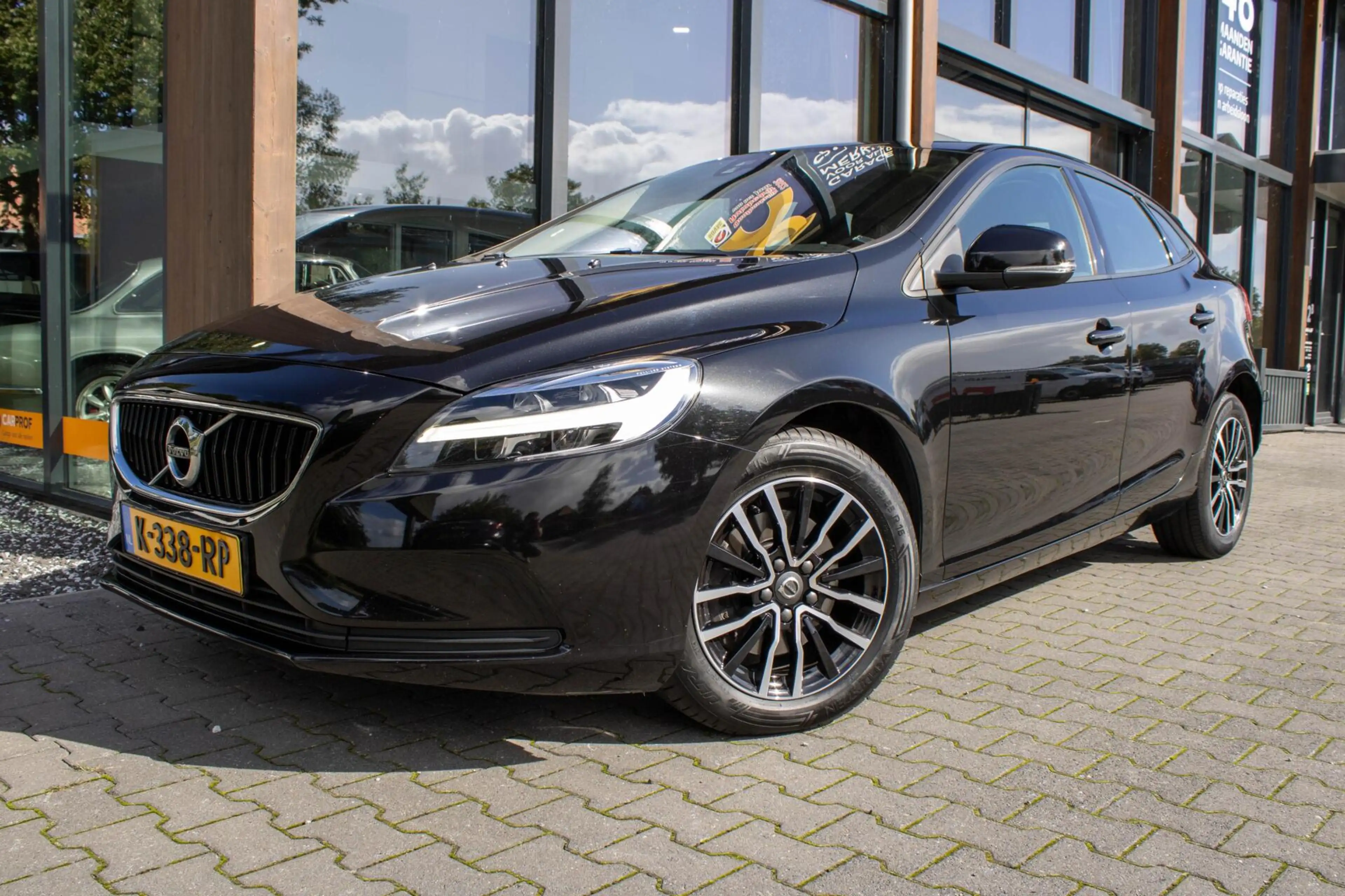 Volvo V40 2.0 T2 Inscription|Parkeersensor achter|Bleutooth| — photo 11