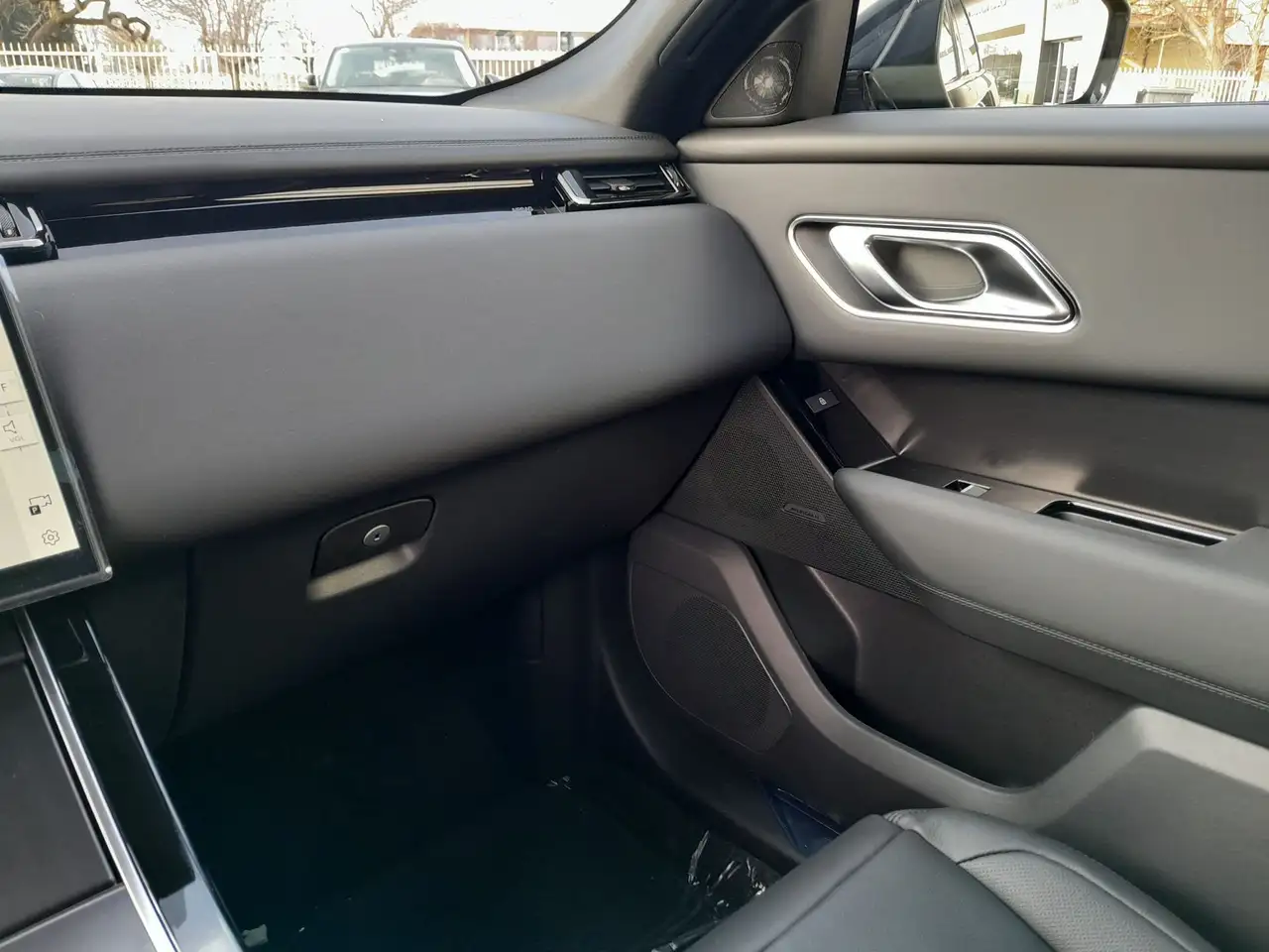 Land Rover Range Rover Velar 2026 — фото 13