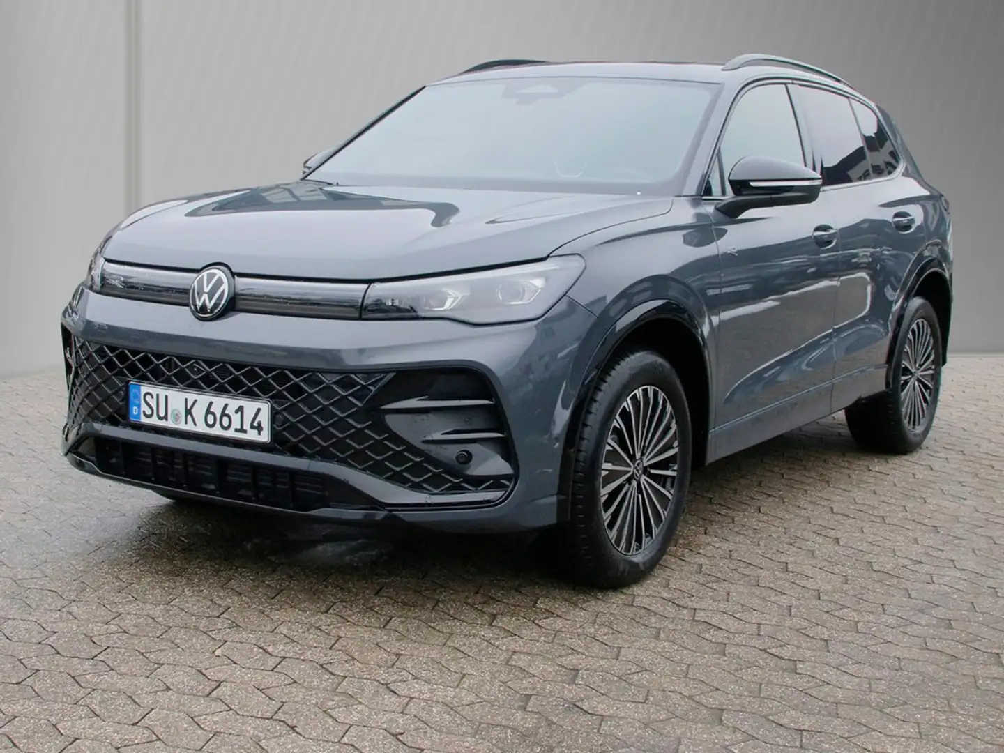 Volkswagen Tiguan R-Line 2.0 TDI SCR 4MOTION 7-Gang-DSG Grau - 2