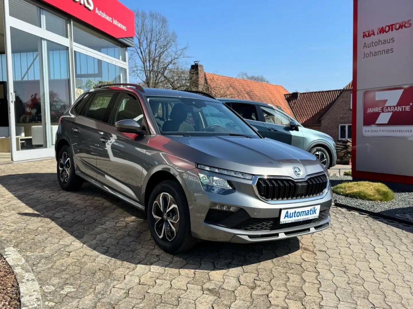 Skoda Kamiq 1.0 TSI Edition DSG Klima Rückfahrkamera Grijs - 2