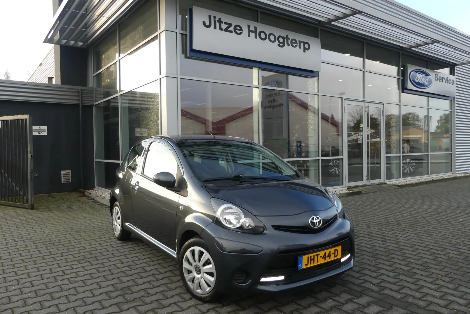 Toyota Aygo 1.0 VVT-i Comfort NIEUWE APK 21-11-2026,ALL SEASO Gris - 1