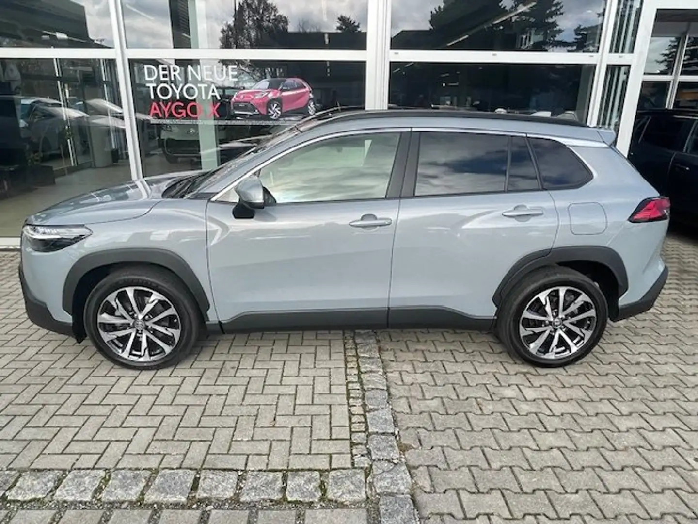 Toyota Corolla Cross Hybrid Hybrid 2.0 VVT-i Team Deutschland Grijs - 2