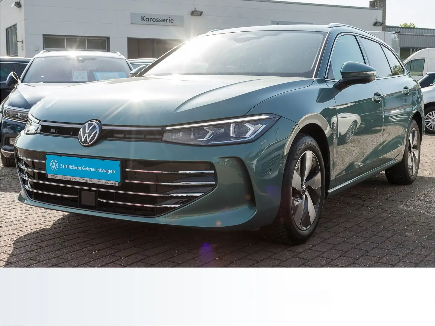 Volkswagen Passat Variant 2.0 TDI DSG ELEGANCE UPE65 PANO A Grün - 2