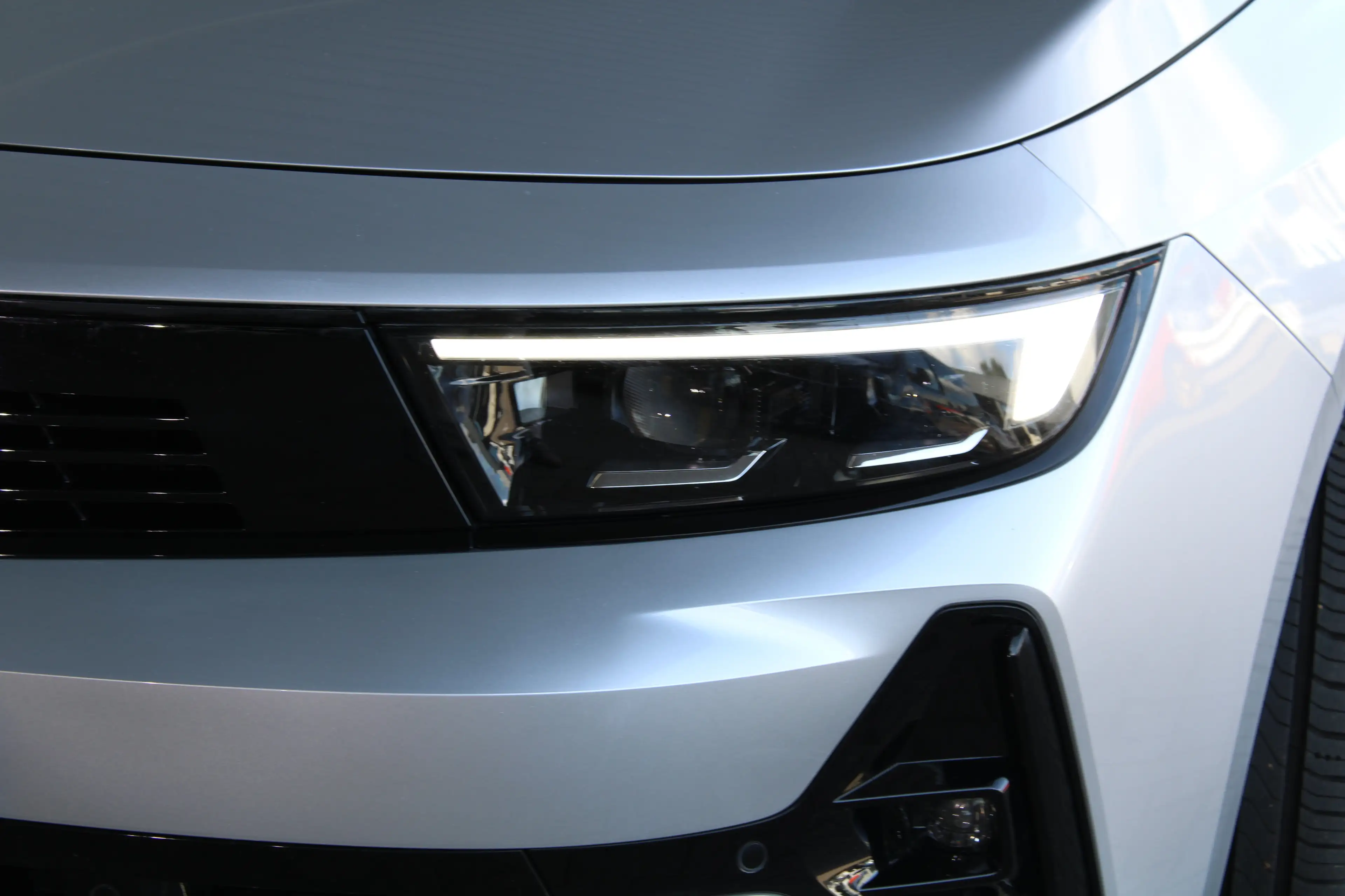 Opel Astra Sports Tourer 1.2 Ultimate | Afneembare trekhaak | — photo 37