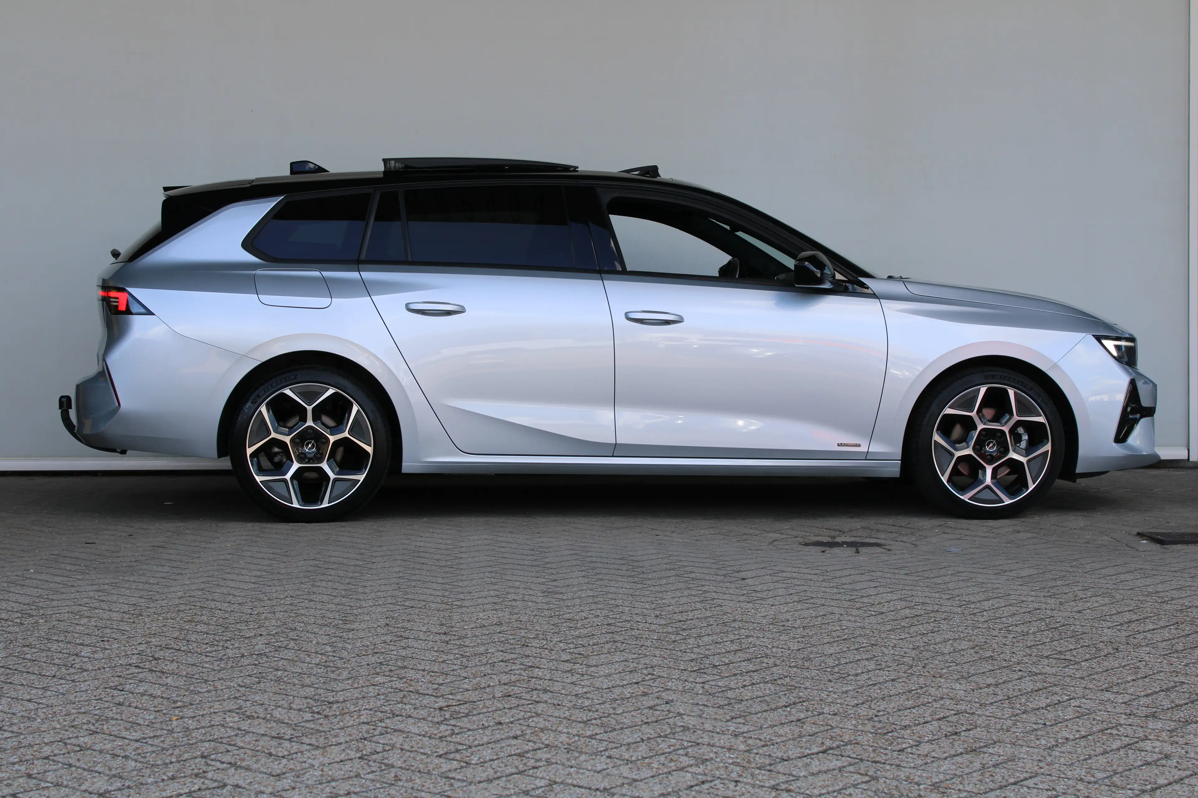 Opel Astra Sports Tourer 1.2 Ultimate | Afneembare trekhaak | — photo 4