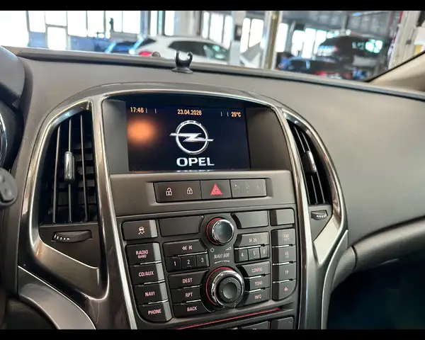 Opel Astra view 12
