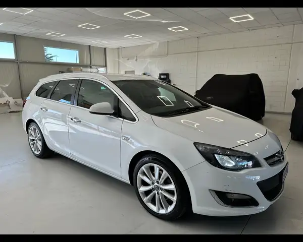 Opel Astra view 2