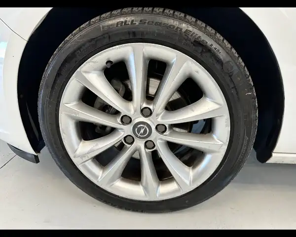 Opel Astra view 3