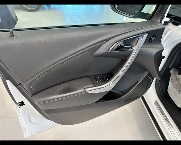 Opel Astra view 7