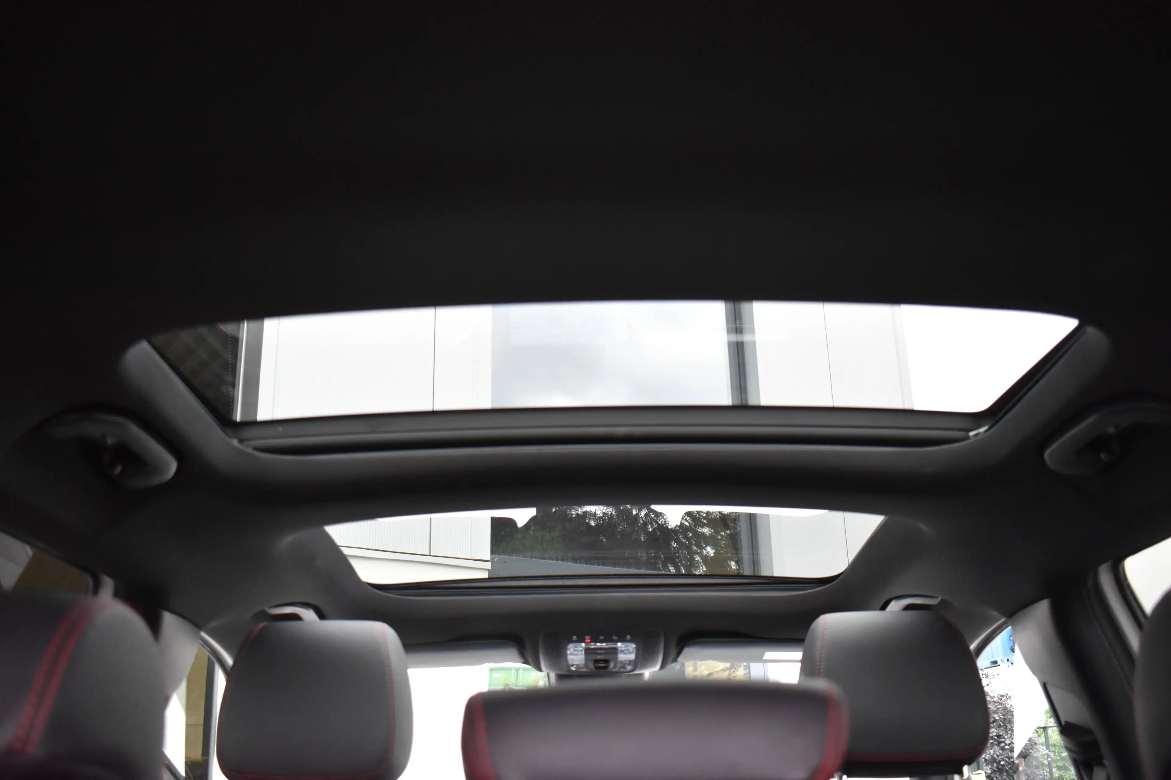 Mercedes-Benz GLB 220 d 4-Matic Pack AMG - Pano Full Options *7 Places* — photo 15