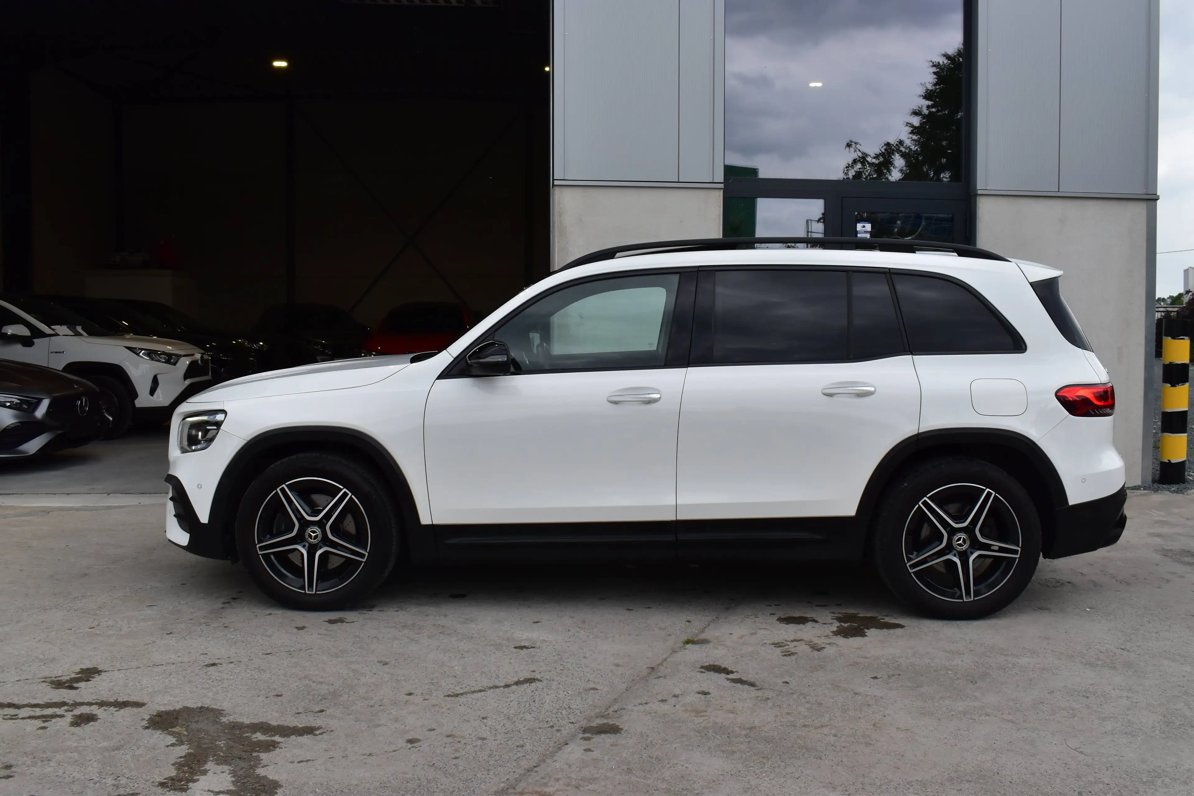 Mercedes-Benz GLB 220 d 4-Matic Pack AMG - Pano Full Options *7 Places* — photo 2