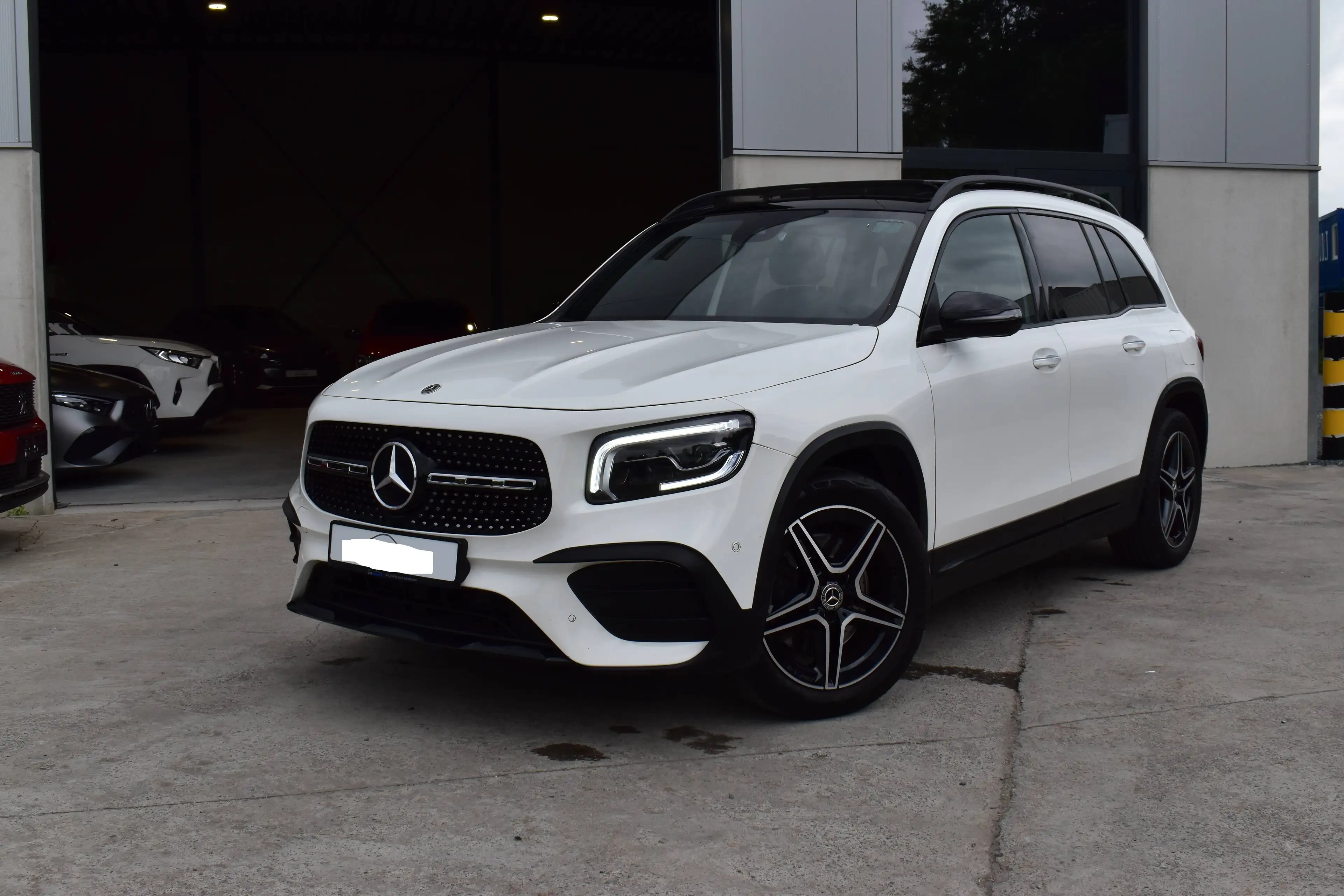 Mercedes-Benz GLB 220 d 4-Matic Pack AMG - Pano Full Options *7 Places*