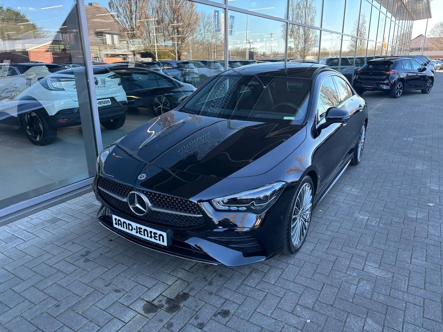 Mercedes-Benz CLA 200 Coupe AMG Line Premium+ Pano HUD MultiB Schwarz - 2