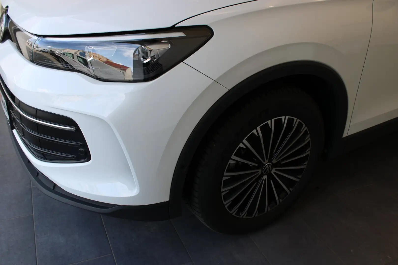 Volkswagen Tiguan Friends TDI DSG Weiß - 2