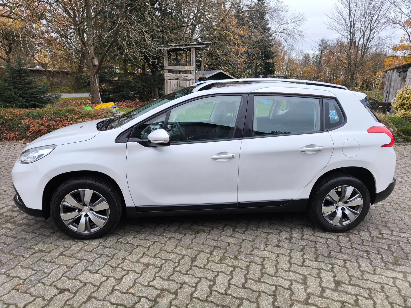 Peugeot 2008 2008 e-HDi FAP 115 STOP Weiß - 2