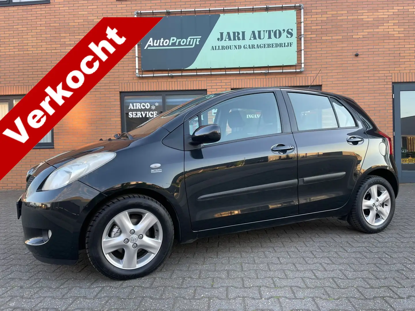 Toyota Yaris 1.3 VVTi Luna MMT Automaat ! 5drs Zwart - 1