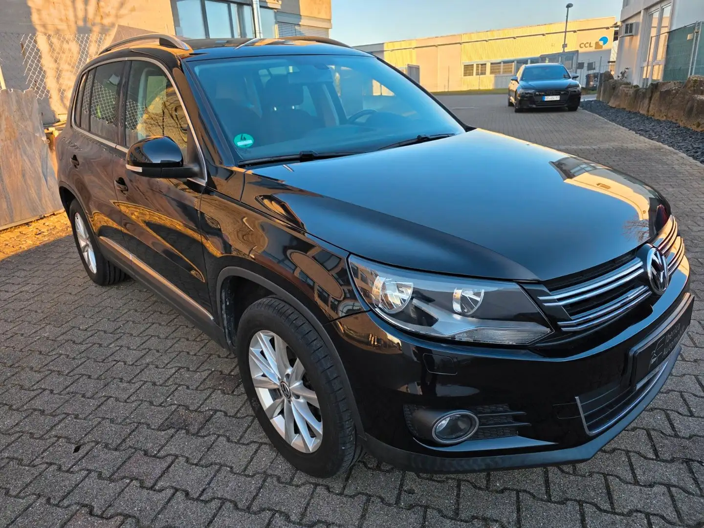 Volkswagen Tiguan Sport & Style BMT*AHK *GUTE ZUSTAND Negro - 1