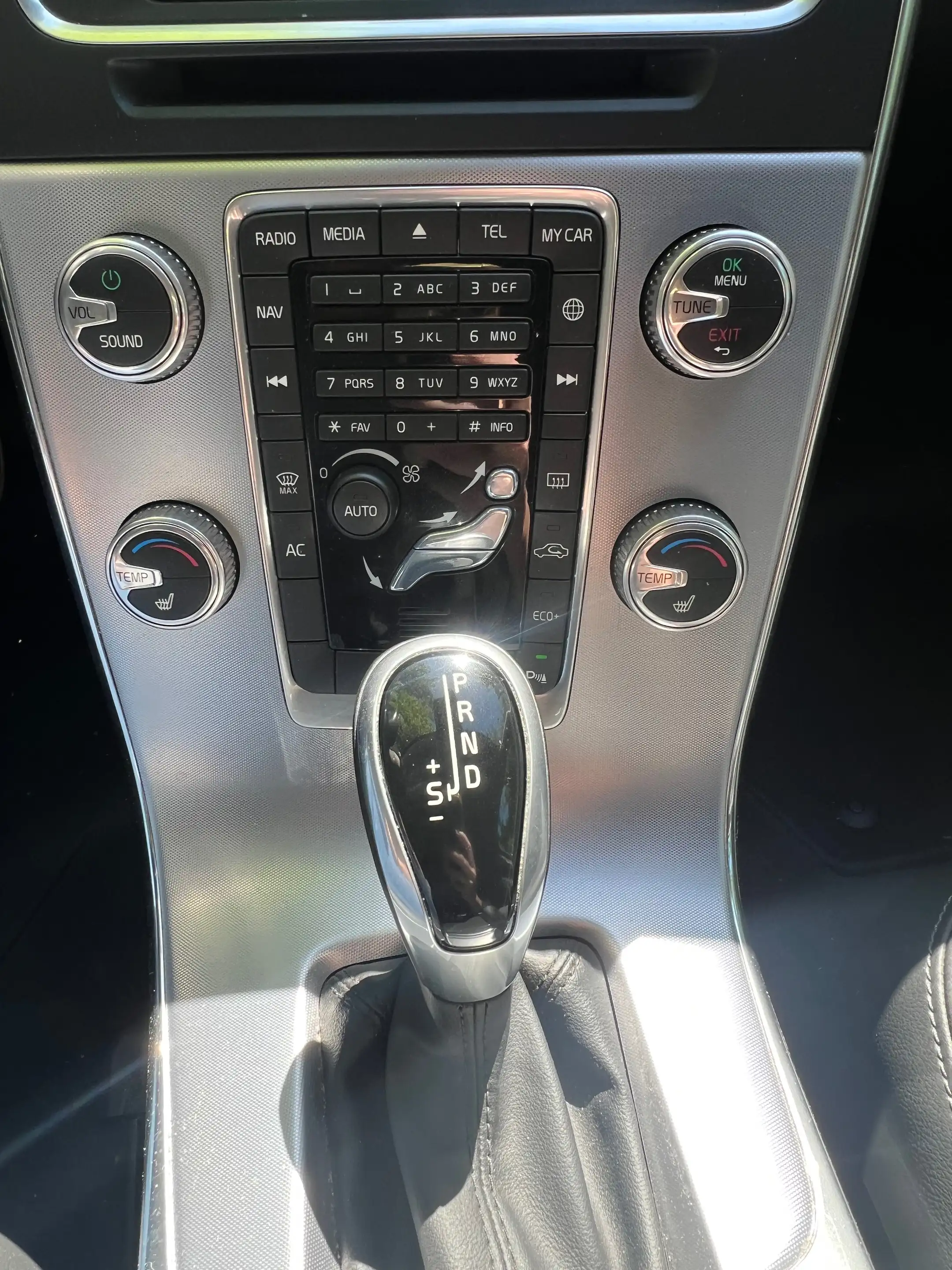 Volvo V60 Cross Country V60 Cross Country 2.0 D3 Kinetic Geartronic — photo 14