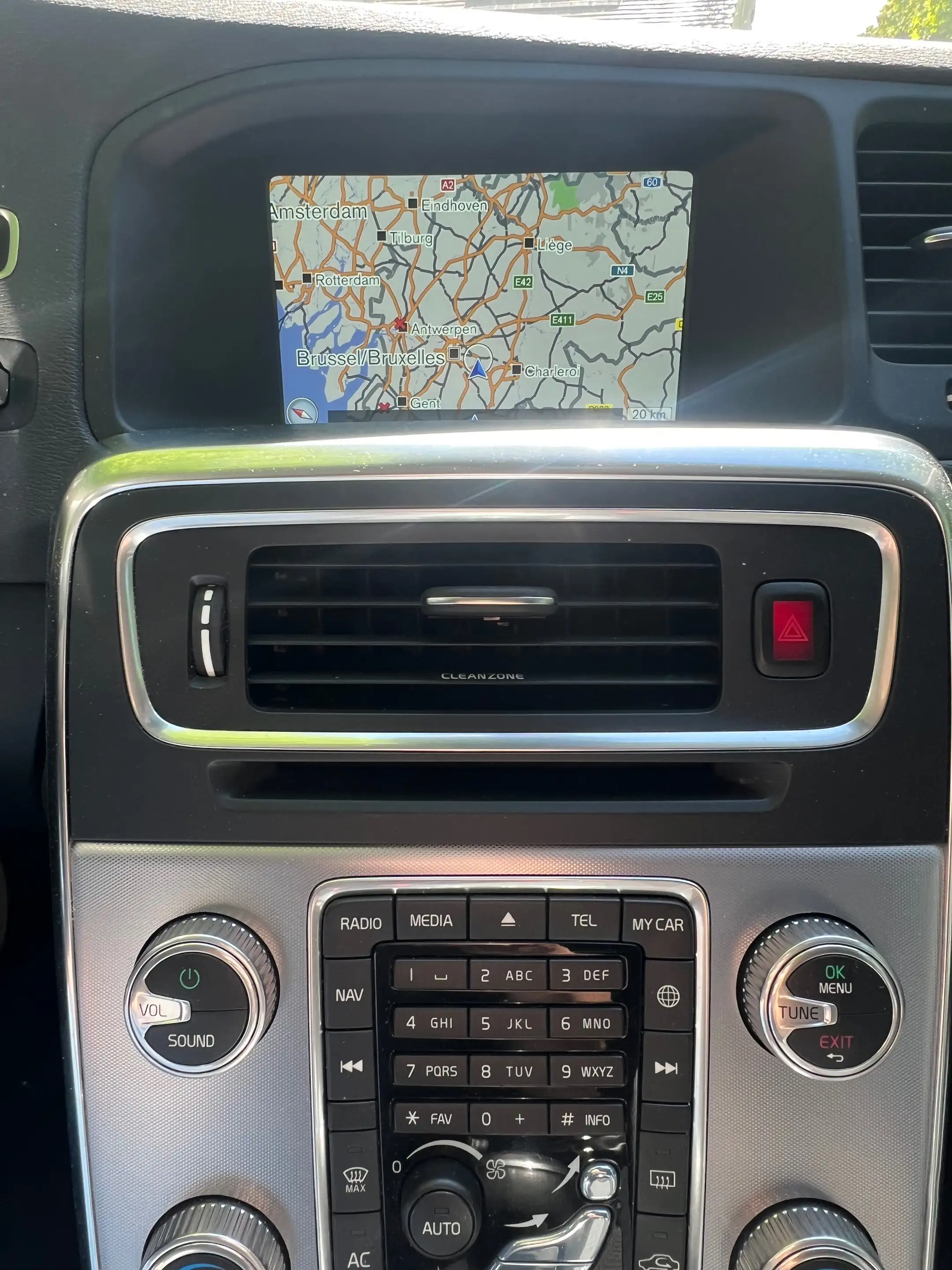 Volvo V60 Cross Country V60 Cross Country 2.0 D3 Kinetic Geartronic — photo 15