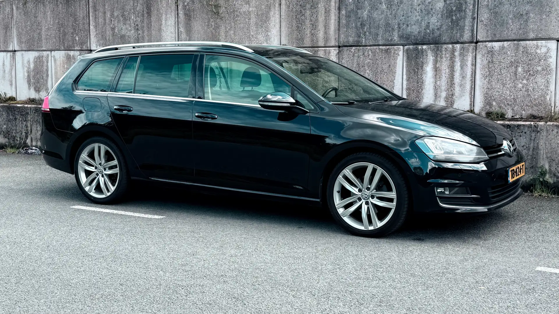 Volkswagen Golf Variant Golf 1.4 TSI Highline - R-Line Zwart - 1