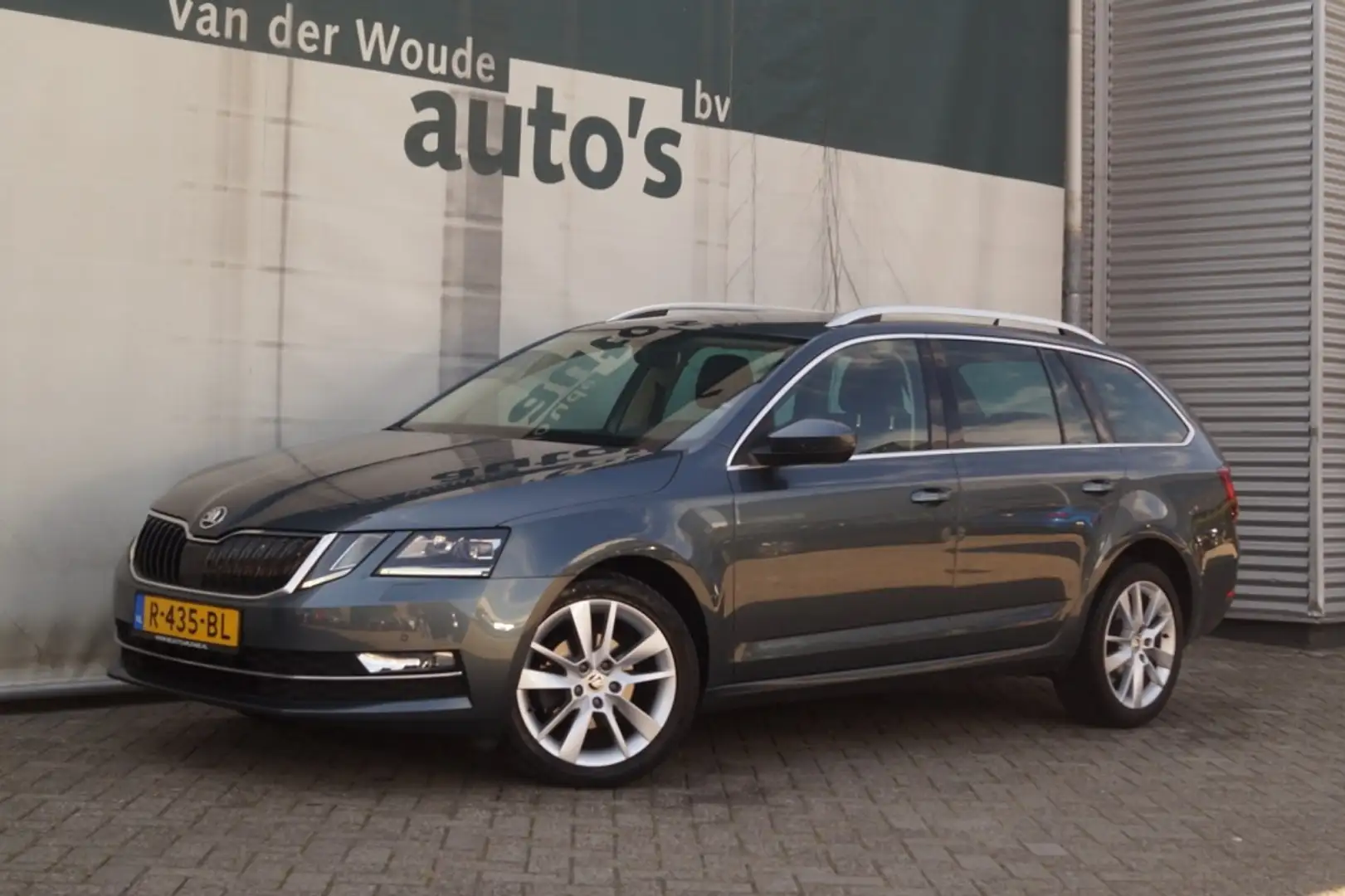Skoda Octavia Combi 1.6 TDI Style -LED-NAVI-ECC-PDC- Grau - 2