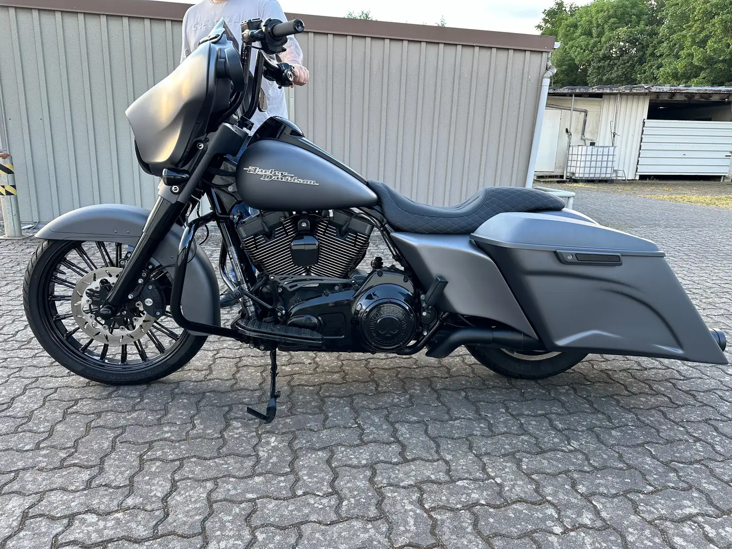 Harley-Davidson Street Glide Grau - 2