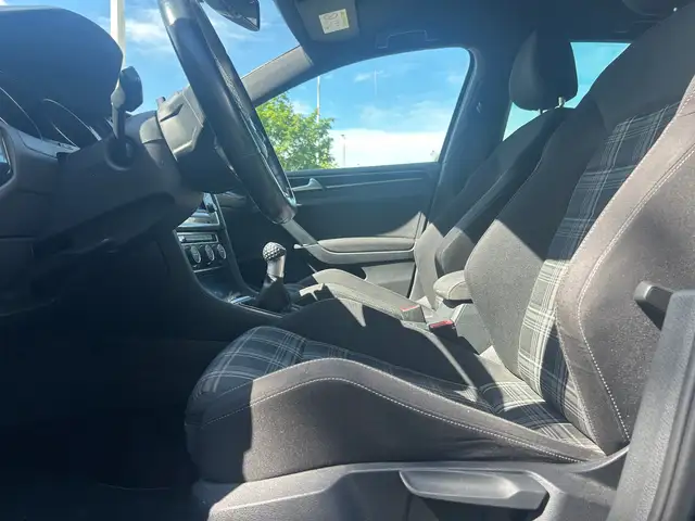 Volkswagen Golf view 10