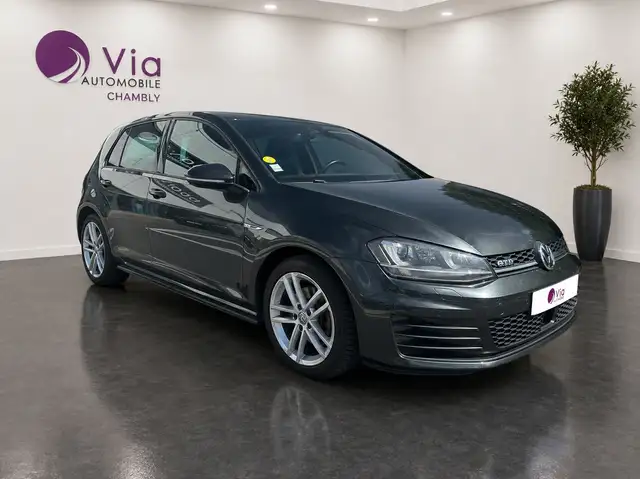 Volkswagen Golf view 3