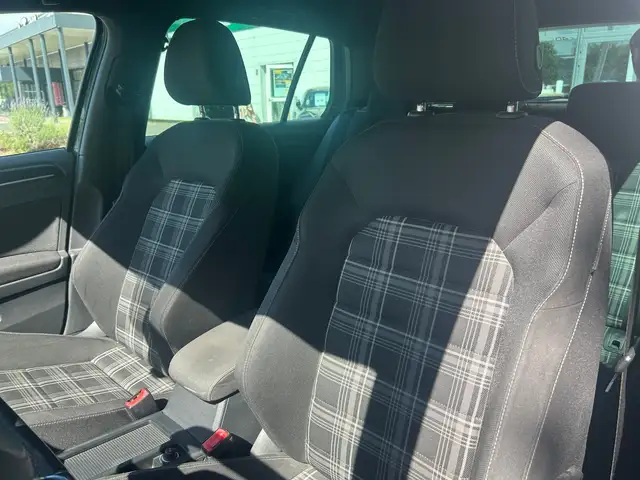 Volkswagen Golf view 11