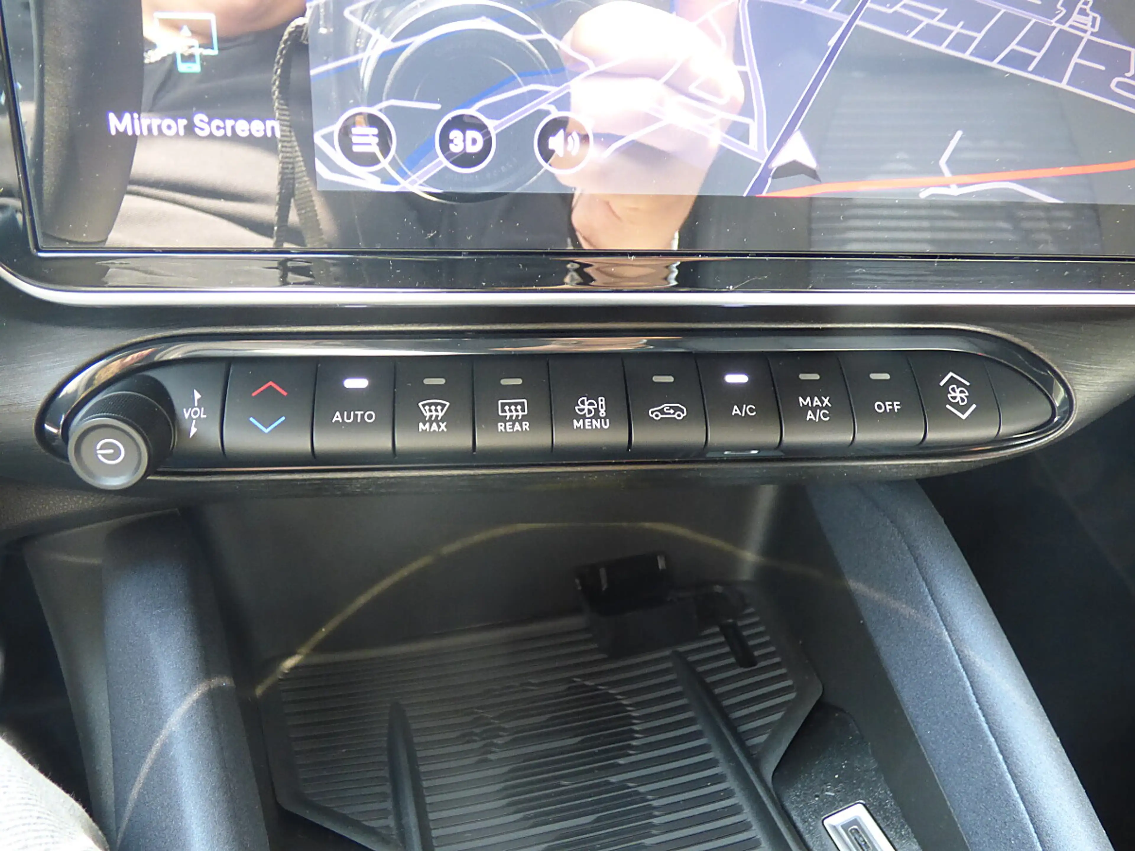 Alfa Romeo Junior Ibrida Sprint 1.2 MHEV e-DCT6 — photo 13