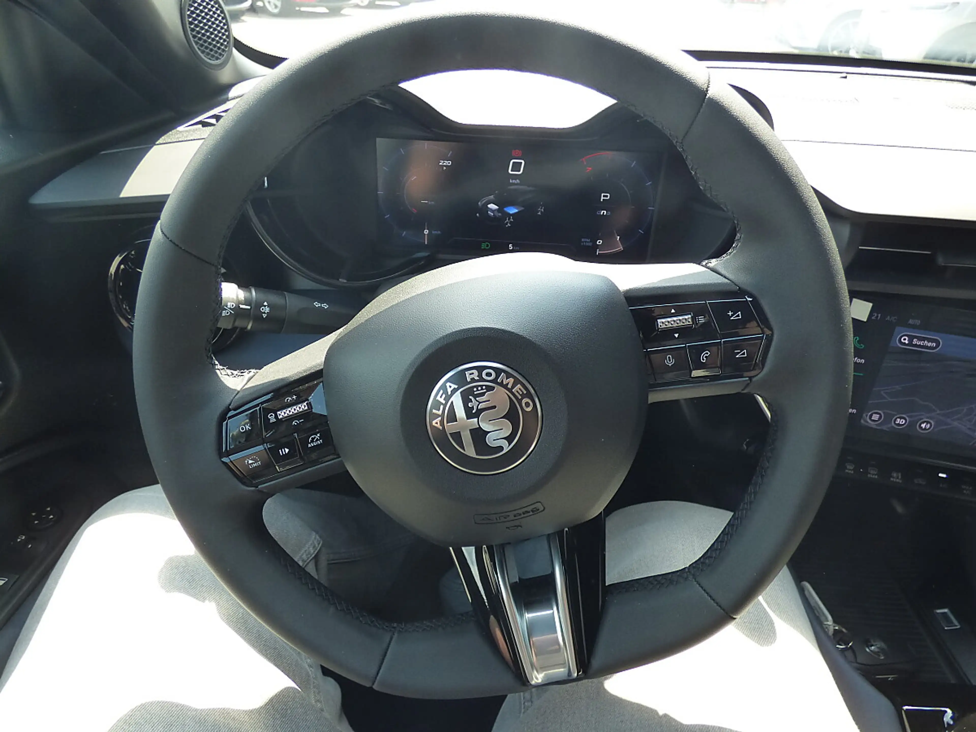 Alfa Romeo Junior Ibrida Sprint 1.2 MHEV e-DCT6 — photo 9