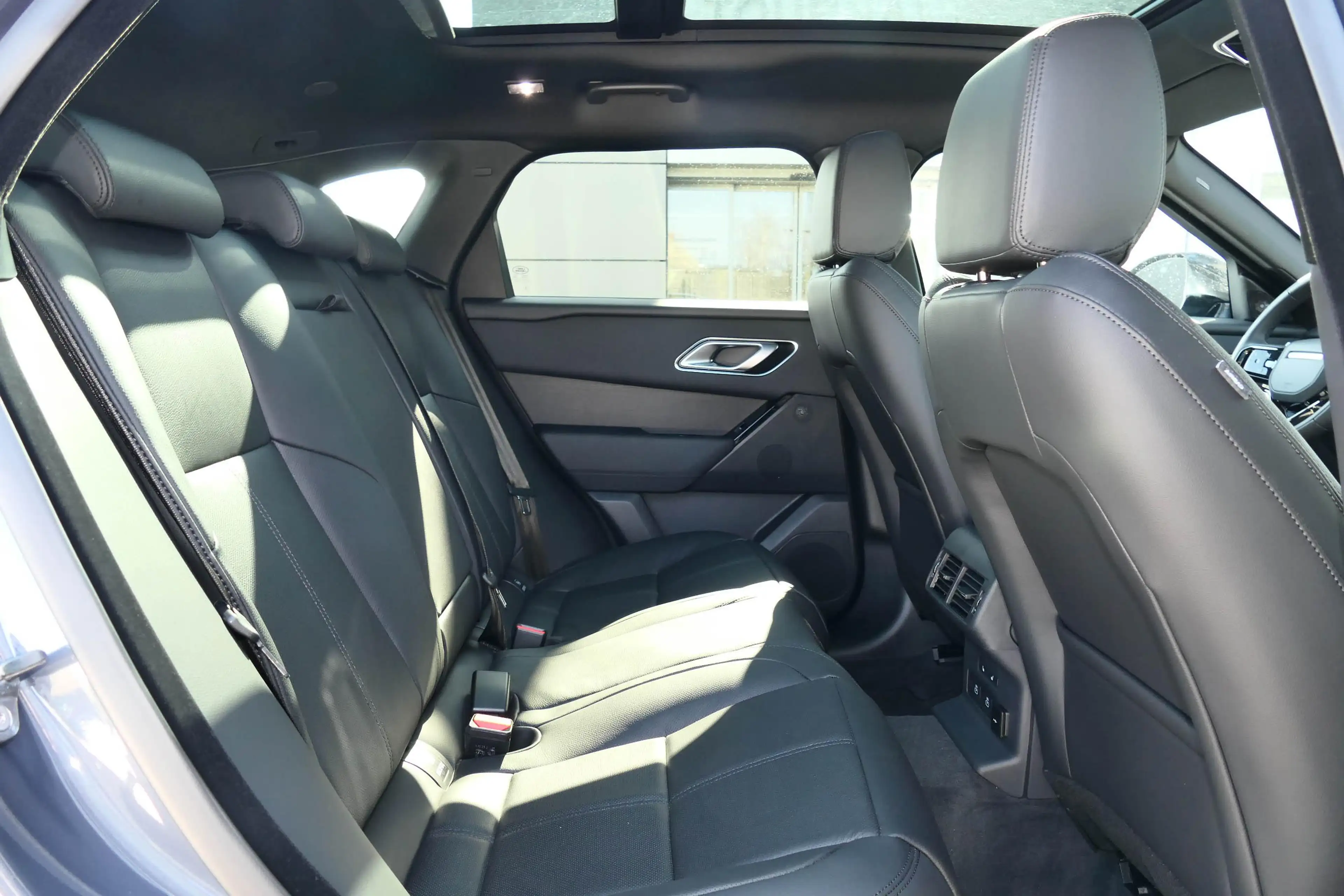Land Rover Range Rover Velar D200 Dynamic SE | PANO | TOWB | MERIDIAN | — photo 13