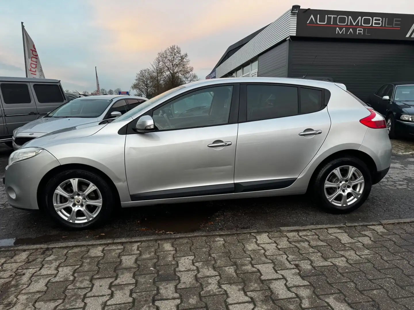 Renault Megane III Lim. 5-trg. Dynamique|AUTOMATIK|KAMER Szary - 2