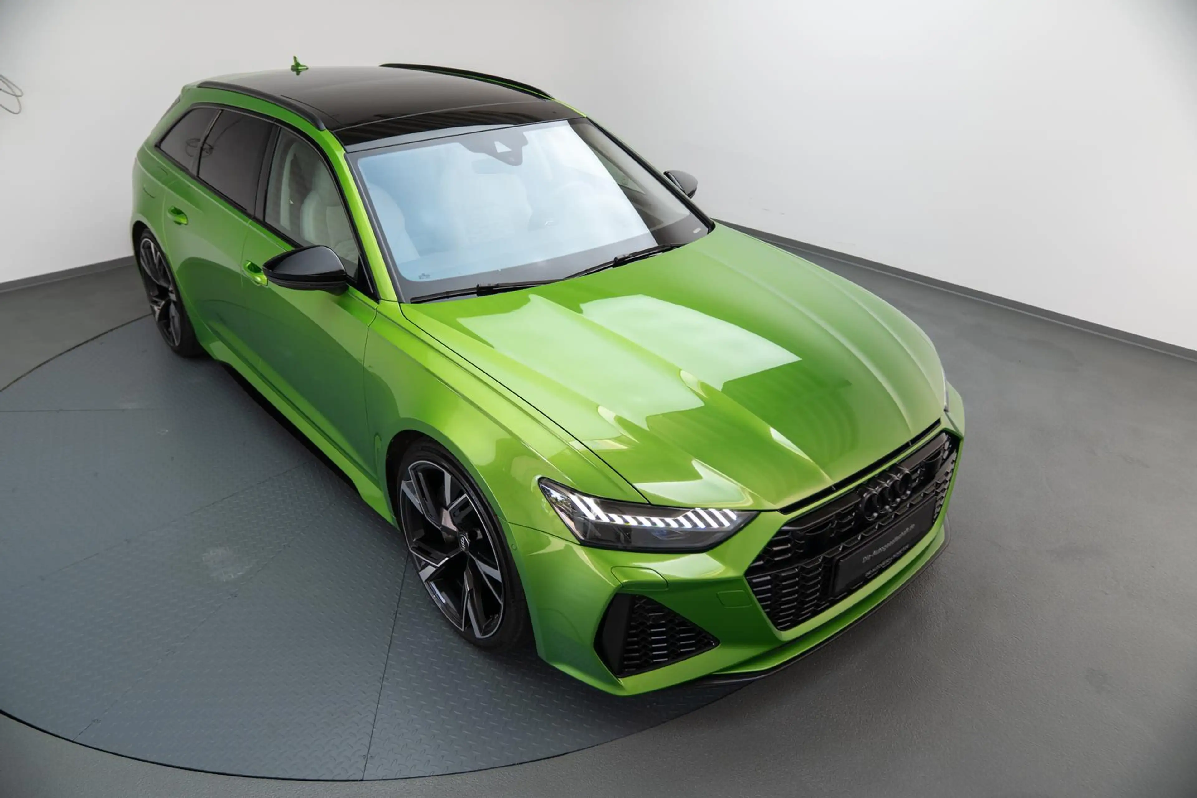 Audi RS6 4.0TFSI*JAVA GRÜN*MATRIX*KERAMIK*1.HAND*PANO* — photo 10