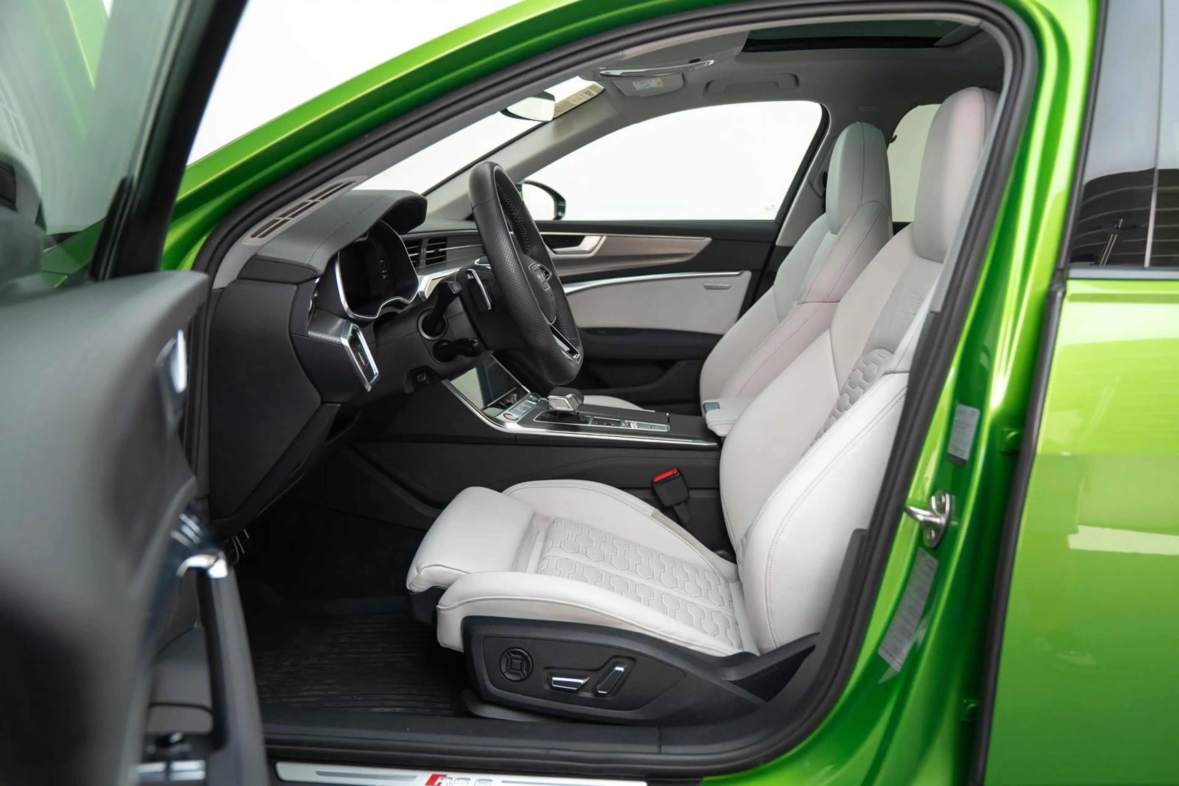 Audi RS6 4.0TFSI*JAVA GRÜN*MATRIX*KERAMIK*1.HAND*PANO* — photo 13