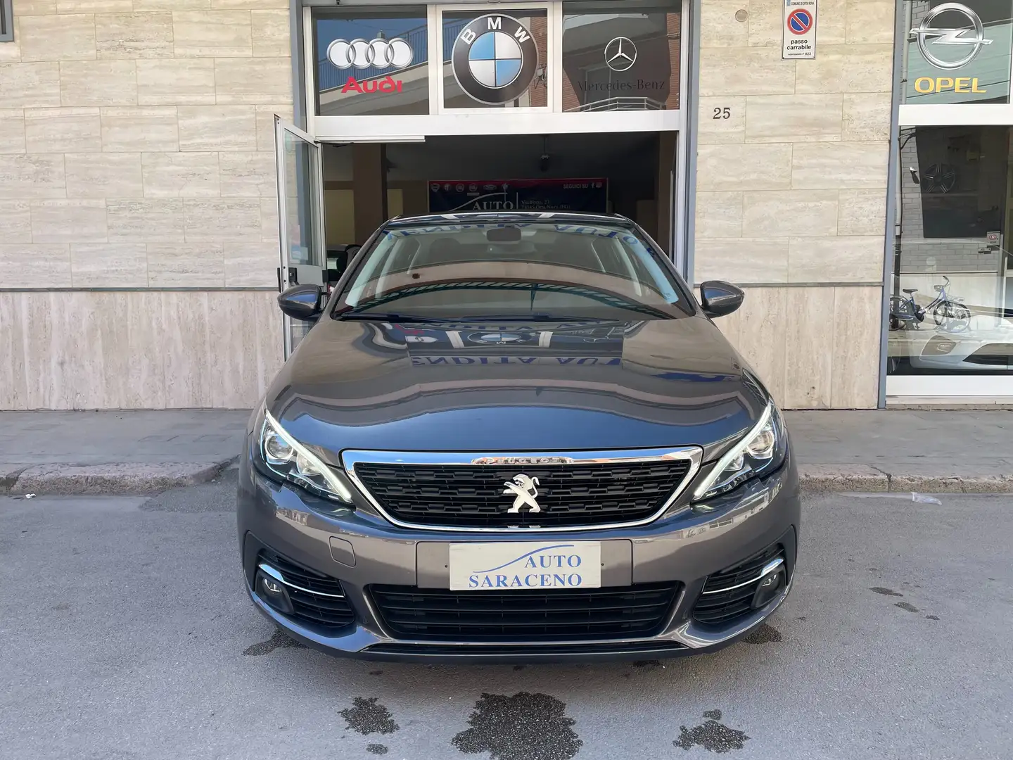 Peugeot 308 5P. 1.5 bluehdi 102CV S&S Business Gris - 2