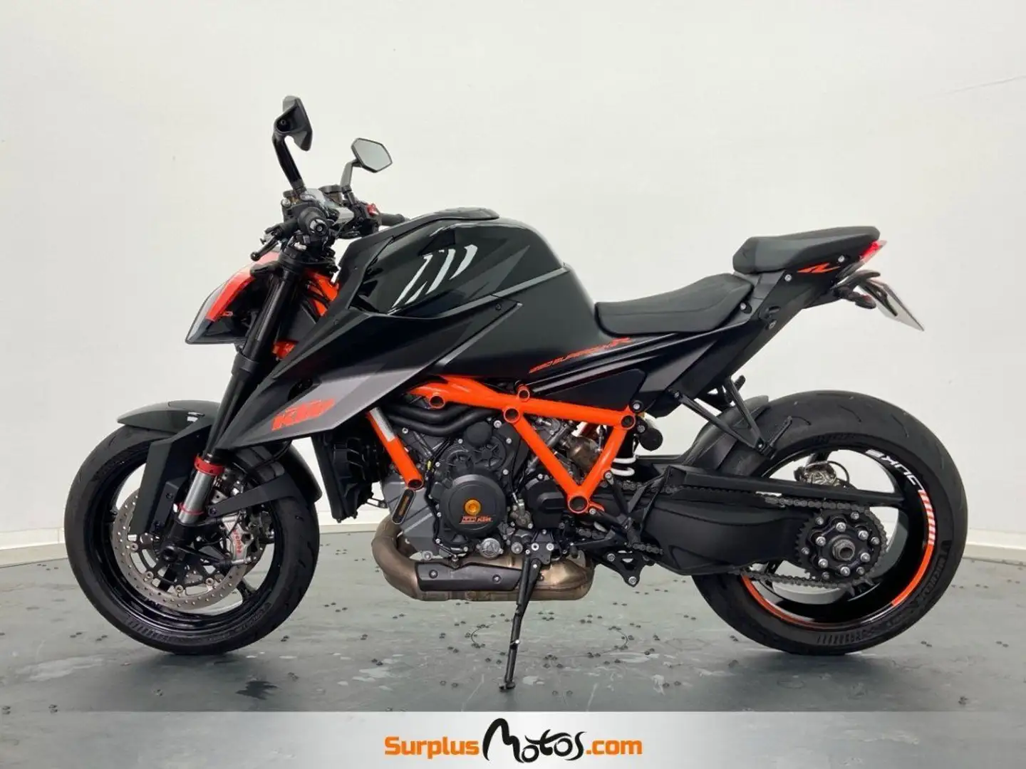 KTM 1290 Super Duke R V3 Negro - 2