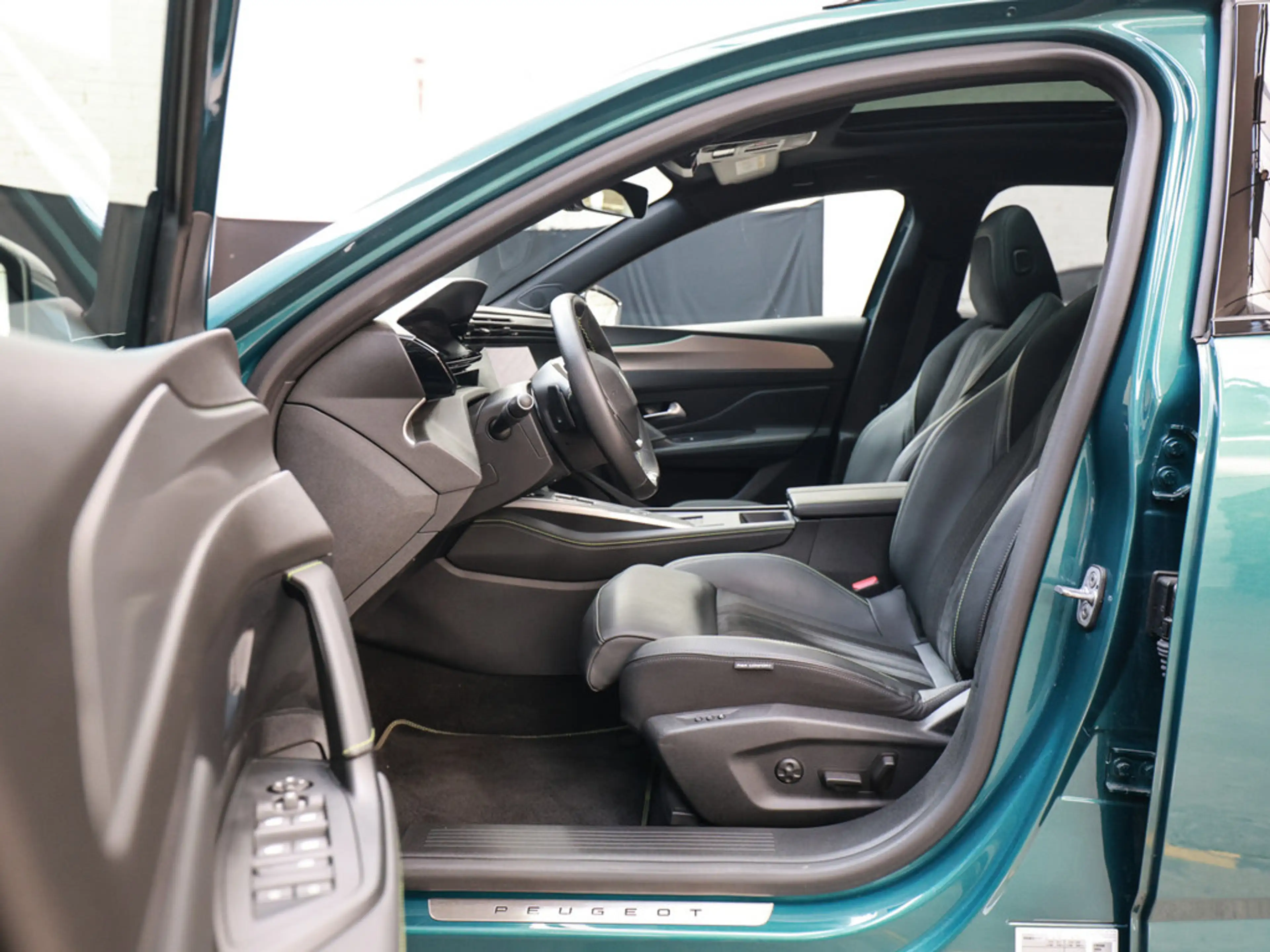 Peugeot 308 SW GT PureTech 130 EAT8 ACC PANO 360° BT — photo 10