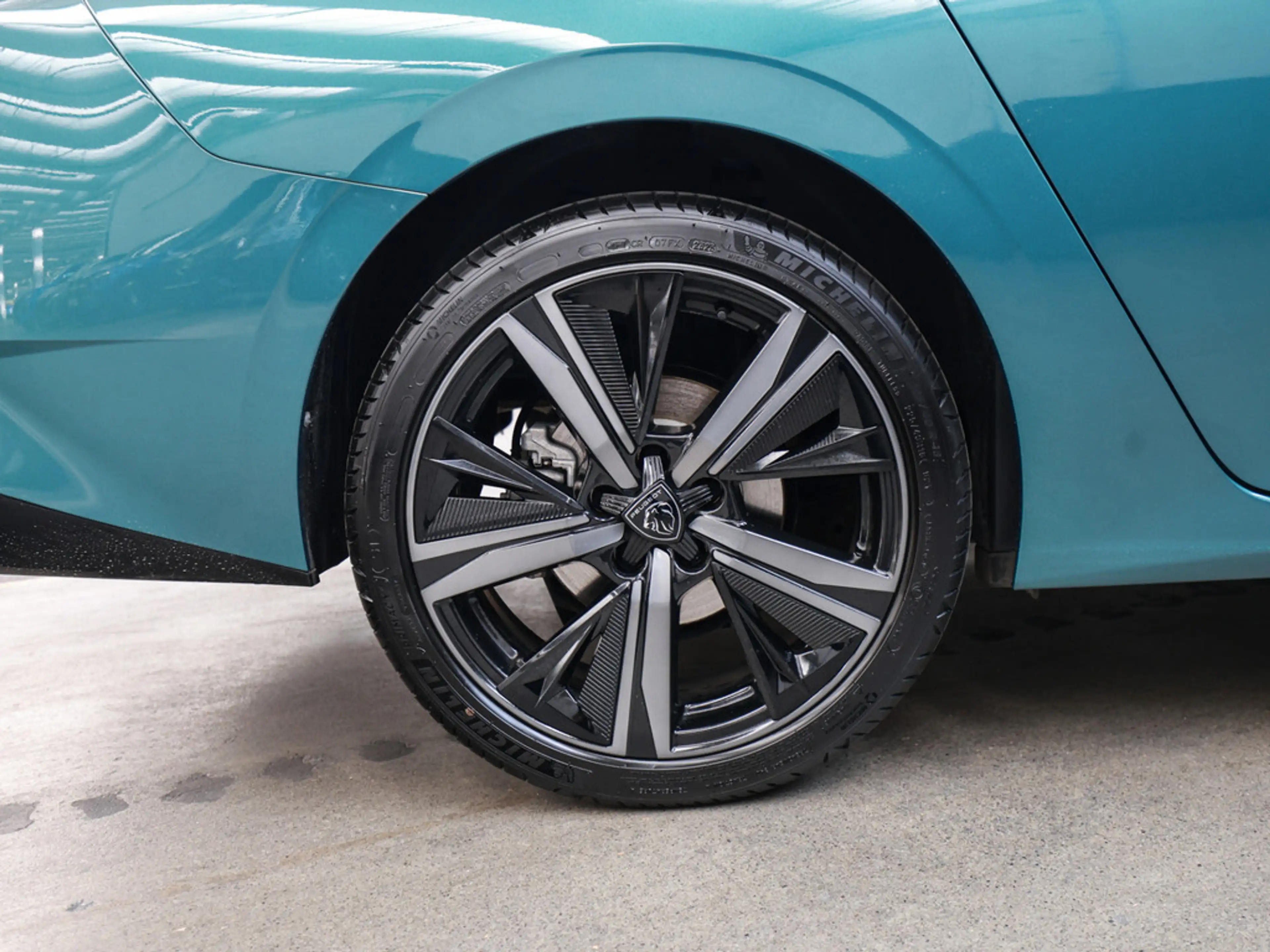 Peugeot 308 SW GT PureTech 130 EAT8 ACC PANO 360° BT — photo 6
