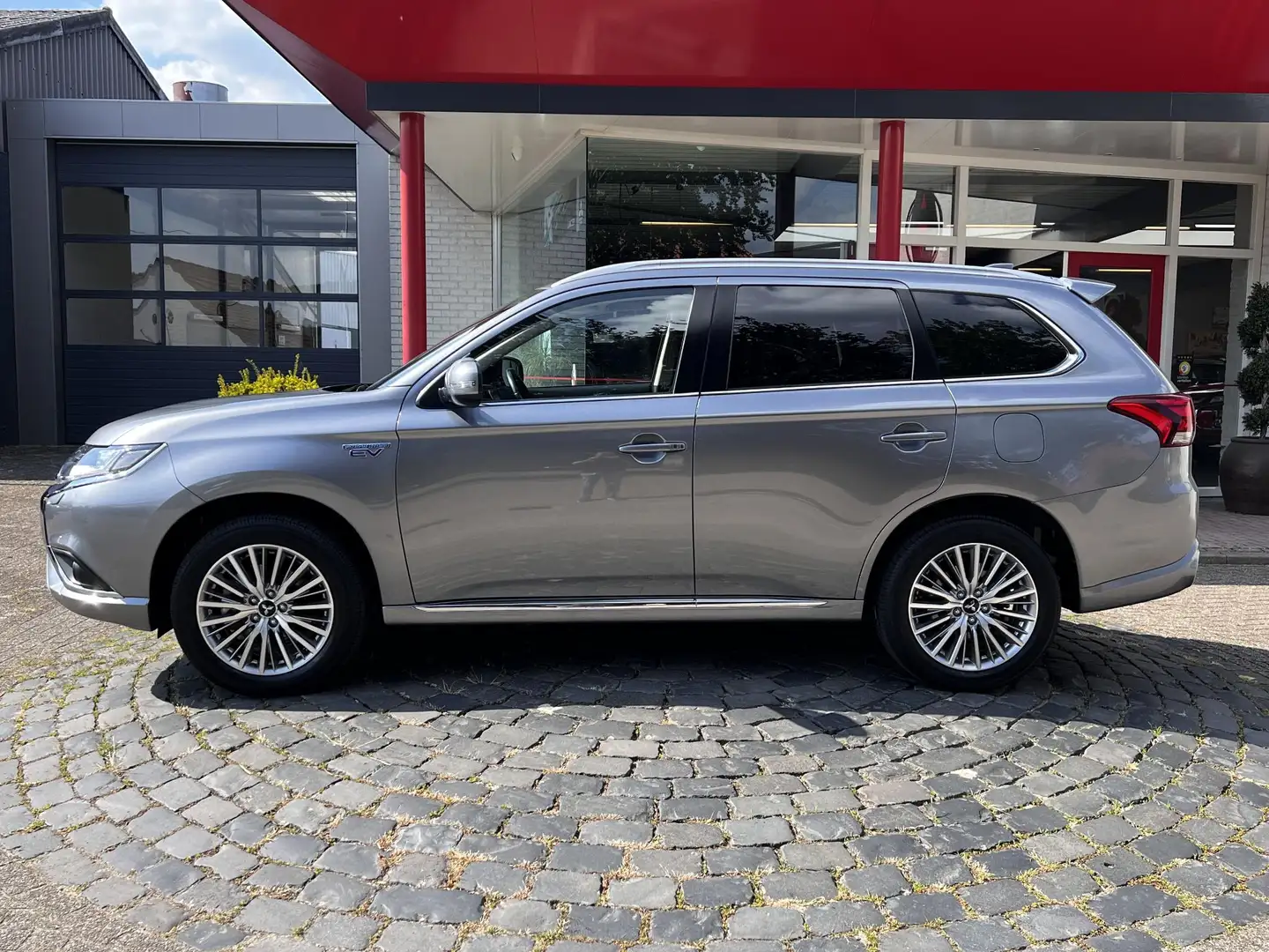 Mitsubishi Outlander 2.4 PHEV Pure+ | Trekhaak | 18" LMV | Carplay | Ca Grijs - 2