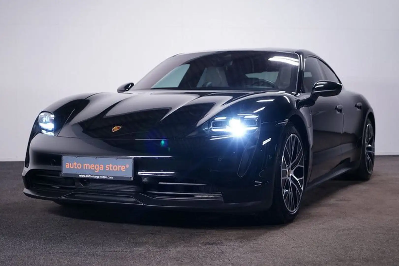 Porsche Taycan 79 kWh*Keyless*OBC*Carplay*LED*SHZ*DC*DAB Black - 1