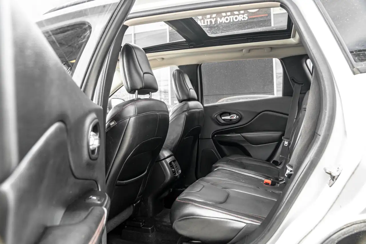 Jeep Cherokee снимка Jeep Cherokee