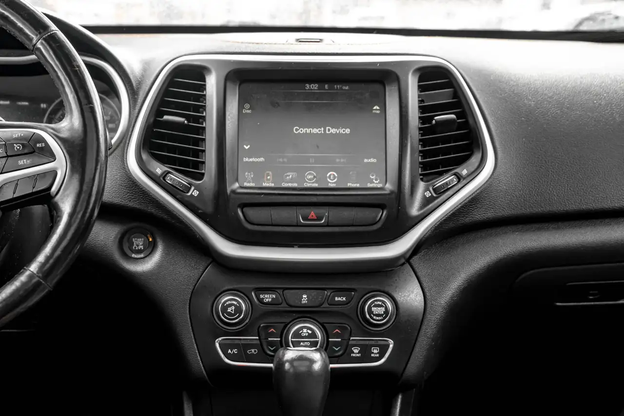 Jeep Cherokee снимка Jeep Cherokee
