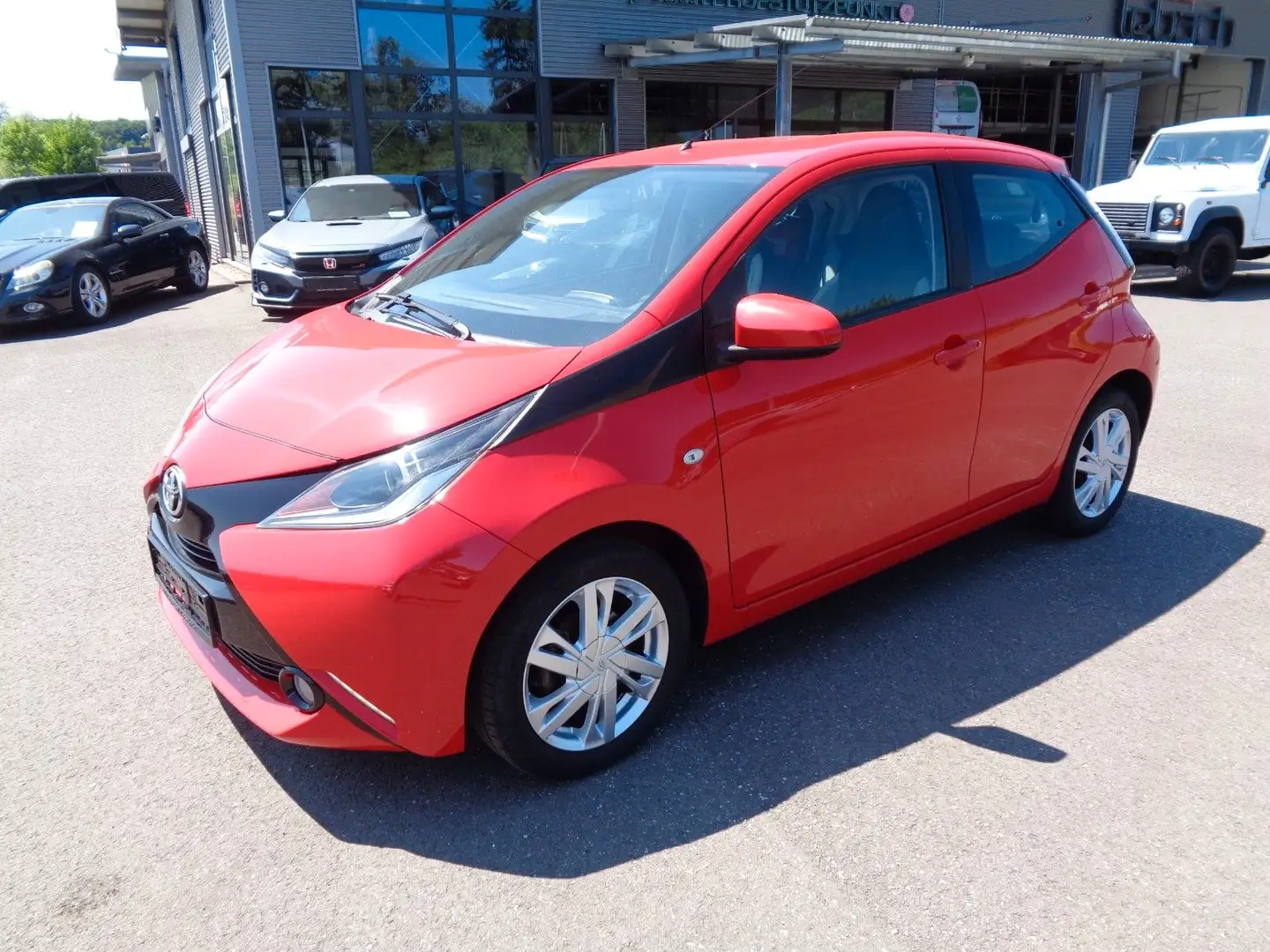 Toyota Aygo AYGO x-play touch Rot - 1