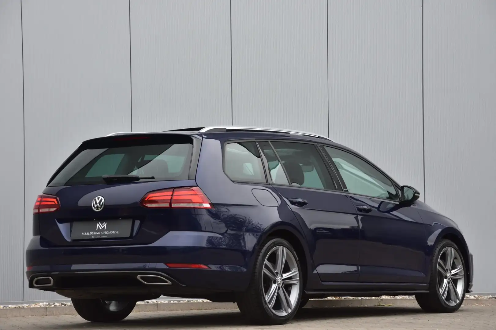 Volkswagen Golf Variant 1.5 TSI 150pk DSG R-line Panodak, Digitale Cockpit Blauw - 2