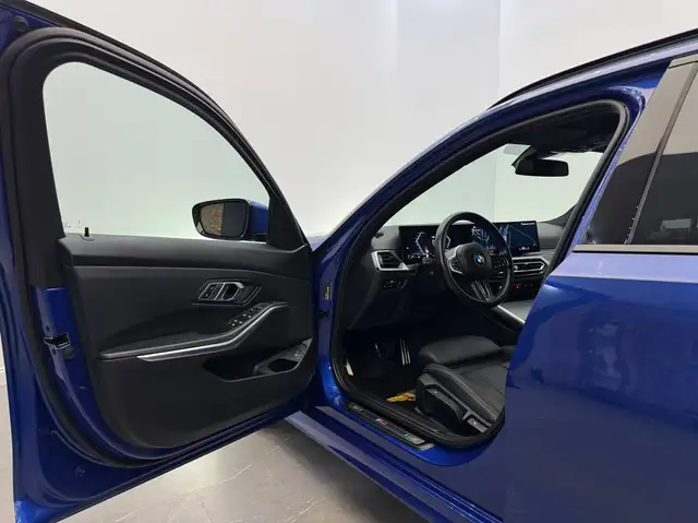 BMW 3 Series view 11