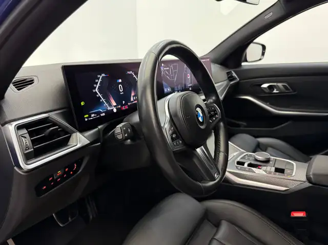 BMW 3 Series view 14