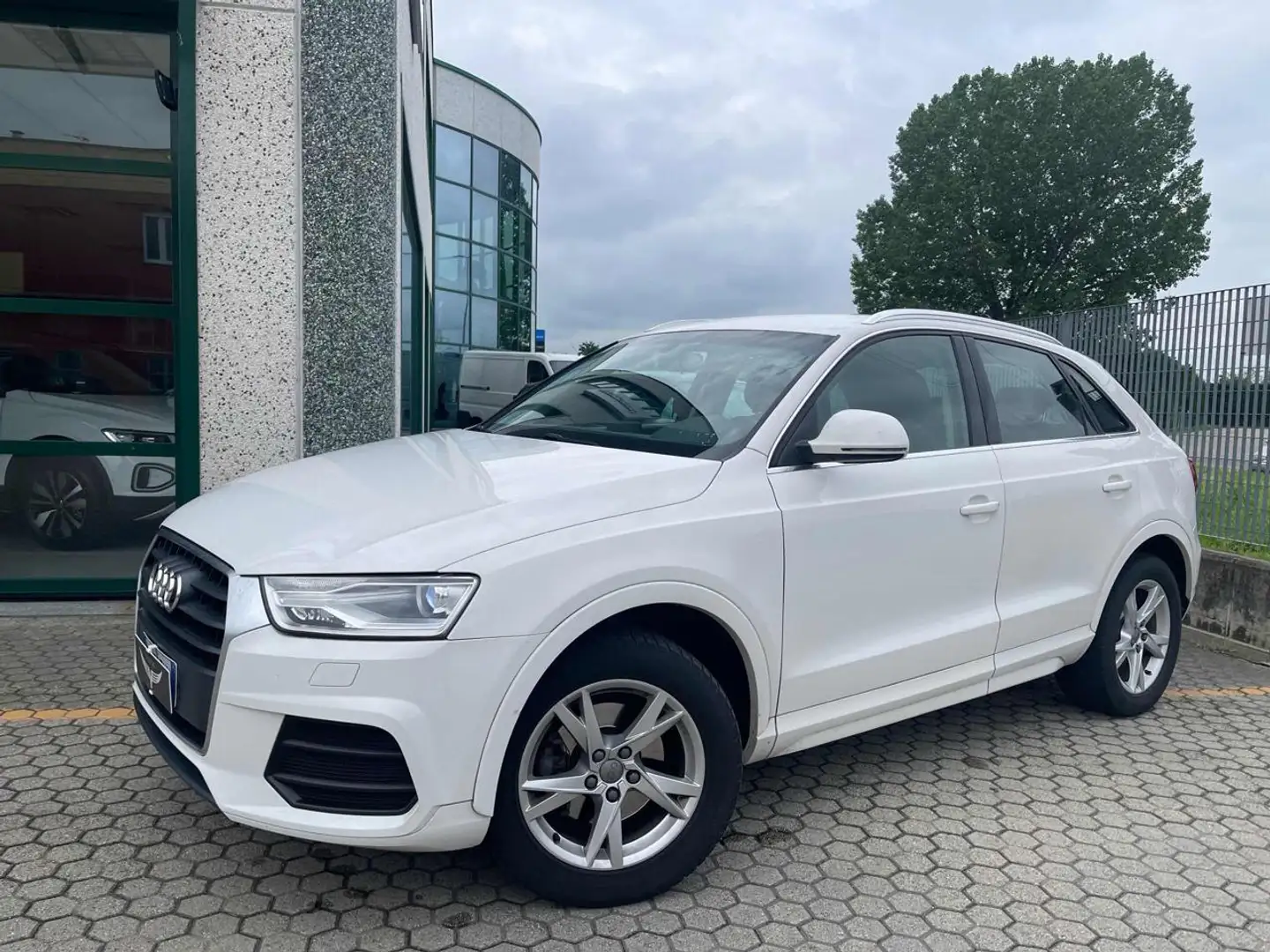 Audi Q3 2.0 TDI 150 CV quattro S tronic edition Sport Blanc - 2